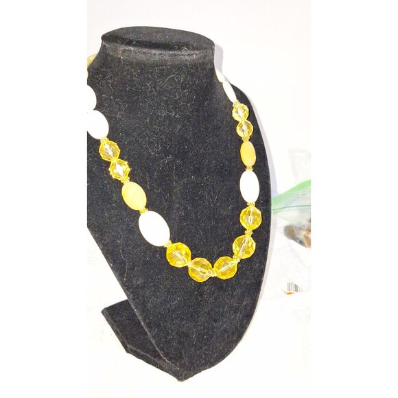 Acrylic Women's Necklace Vintage 90's Beaded Yellow Office Siren Grandmacore Y2K - Picture 9 of 9
